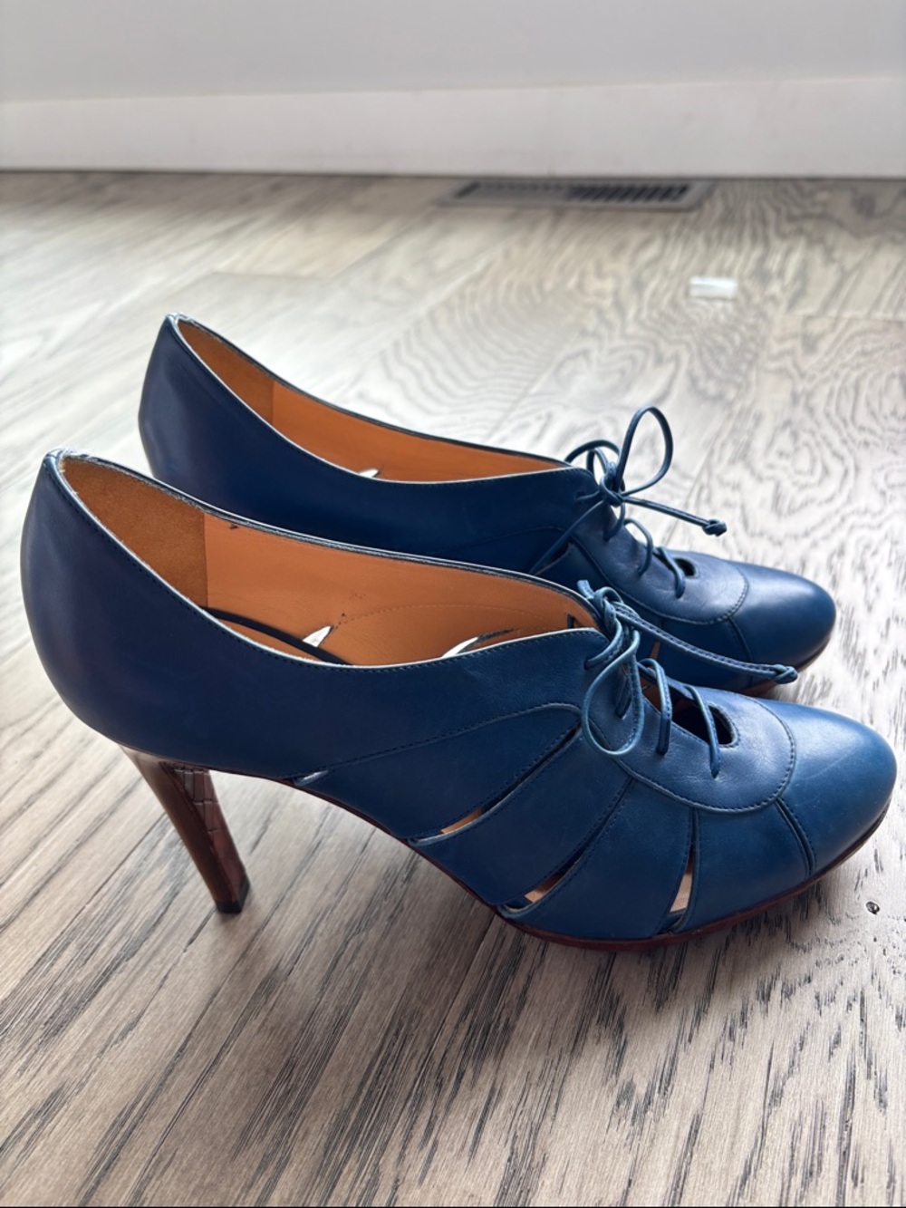Bottega Veneta Blue Leather Lace-Up Pointed-Toe Heels - Picture 2 of 12